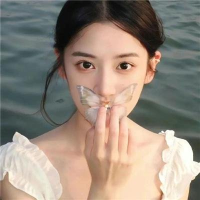 偷偷接吻